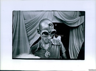 1992 Audience Members Making Fashion Statements At Arena Iii Fashion 6X8 Photo