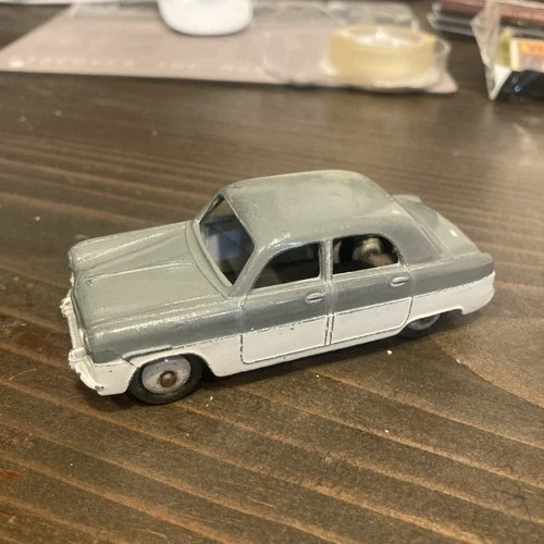 Vintage Dinky Toys Ford Zephyr 162  1:43 Made in England