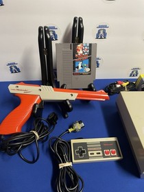 NES Console With Mario/Duck Hunt, One Controller & Zapper TESTED WORKING