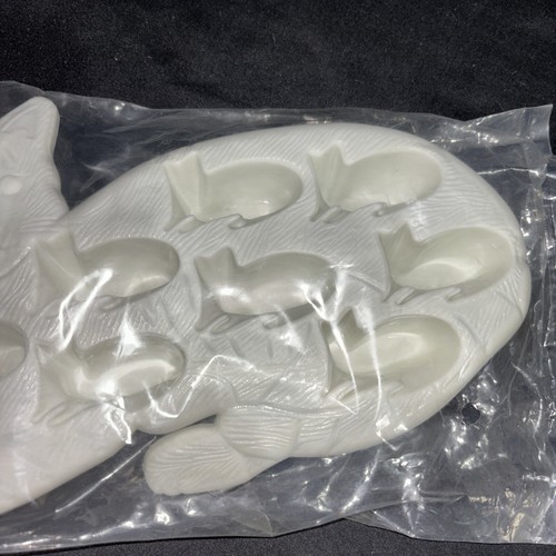 Cat Shaped Ice Cube Tray - Picture 6 of 24