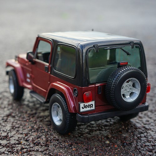 Original 1:18 JEEP Wrangler Sahara Robin Hood Convertible Jeep Alloy Car Model - Picture 4 of 14