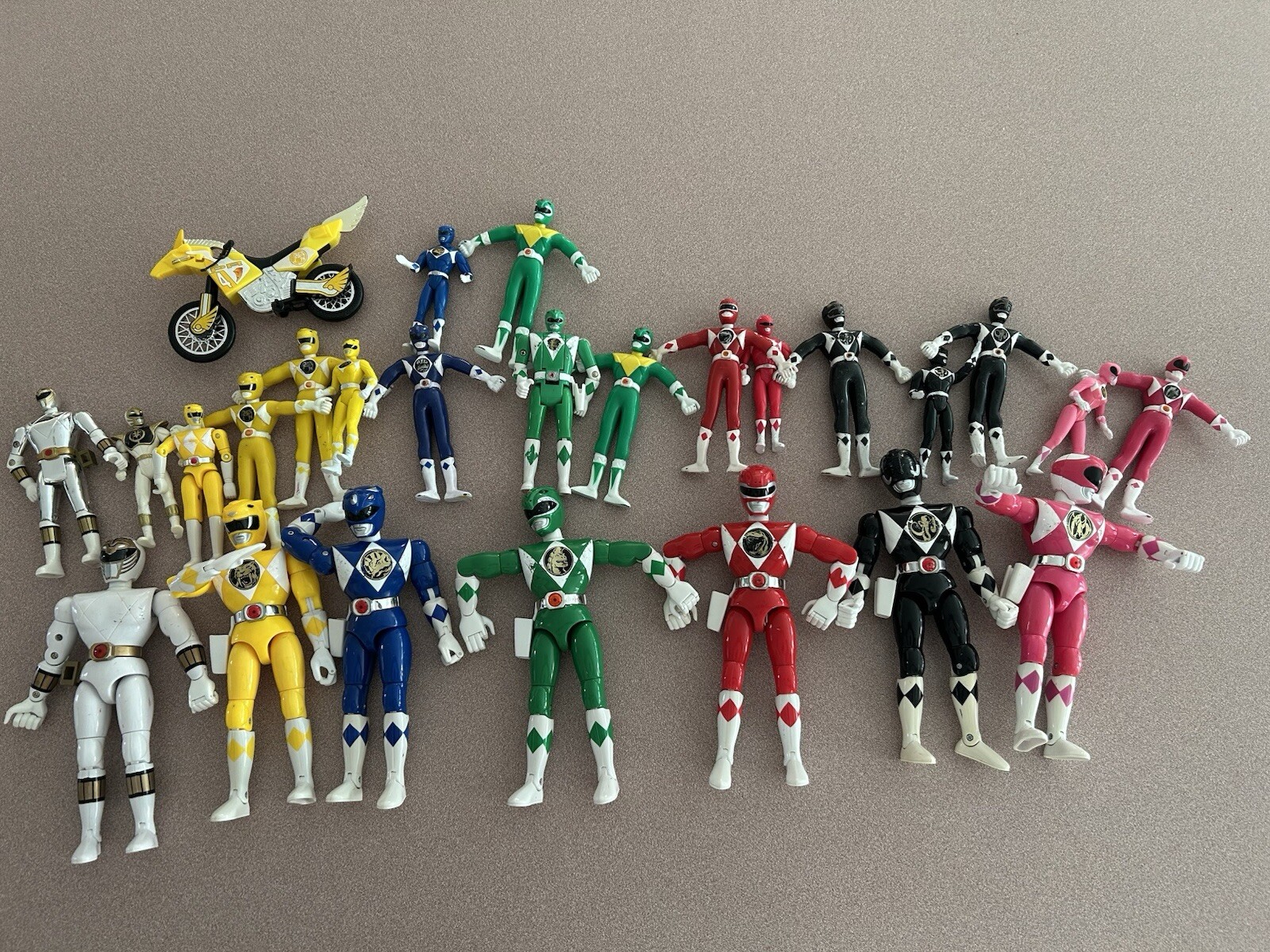 Vintage 1993 Bandai Mighty Morphin Power Rangers Action Figure Lot