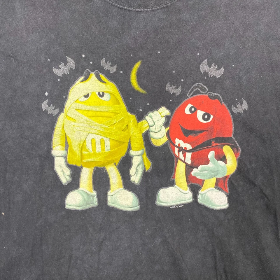 Camiseta De Colección Y2K M&M Candy Hersey Chocolate Vampiro Momia Negra 2XL Foto 2 de 4