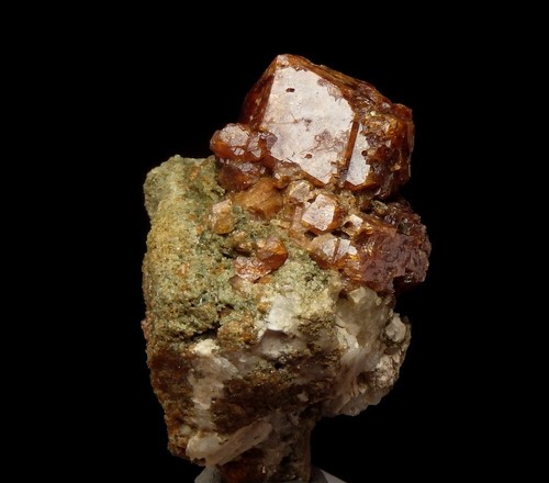 GARNET var. GROSSULAR crystals --- NORWAY - Nordland - Vefsn - Toven /pk875 - Picture 2 of 10