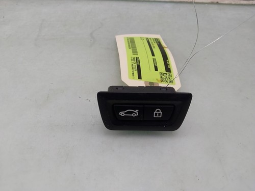 Tailgate/boot open switch button