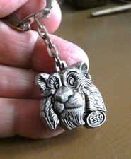 Ancien porte clé ESSO Tête Tigre Station Service Garage Tour France Auto 1977