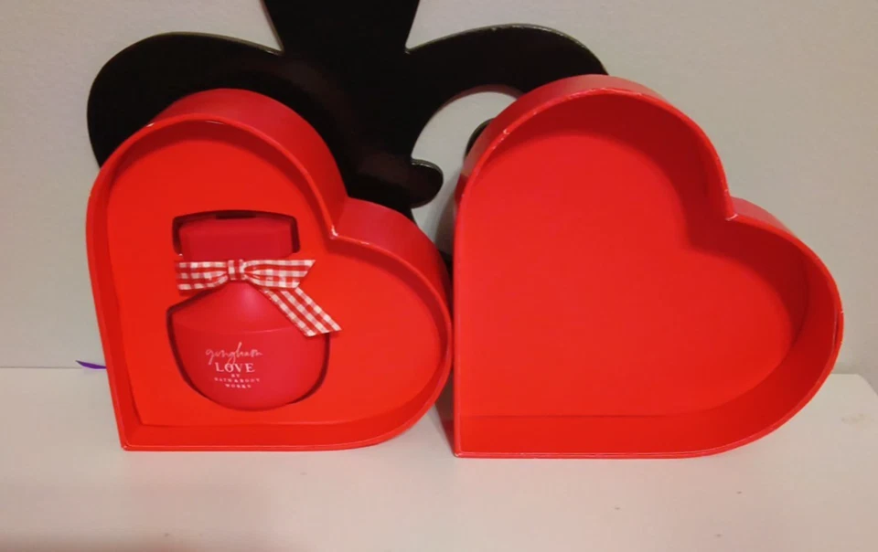 Bath & body works GINGHAM LOVE eau de parfum, mini perfume, bolsa corazón y extras Foto 2 de 4