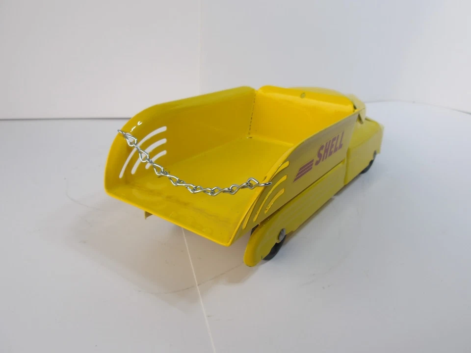 Camión de reparto de aceite Buddy con carcasa de acero prensado restaurado 1949 Foto 4 de 4