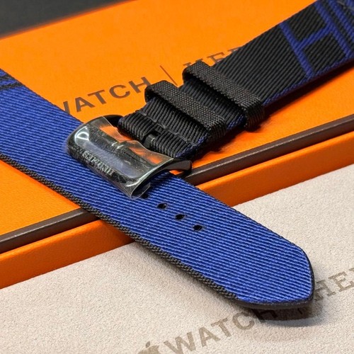 Apple Watch Hermès sauteuse noir/bleu saphir 46mm 45mm44mm neuve - Photo 3 sur 7