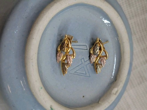 Black Hills Gold Grape Leaf Earrings & Pendant Set 10K Gold With 14K Gold Chain - Picture 6 of 7