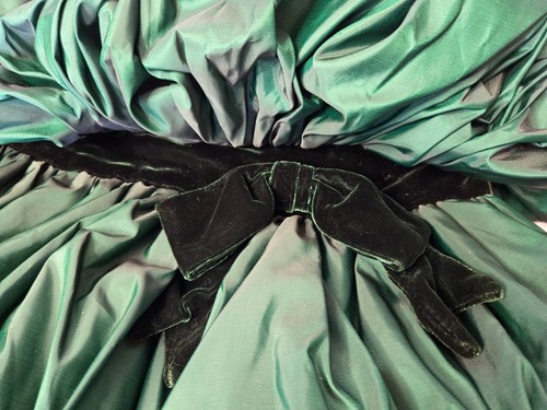 Beautiful and Unique Victor Costa Vintage Green Dress! - Picture 11 of 15