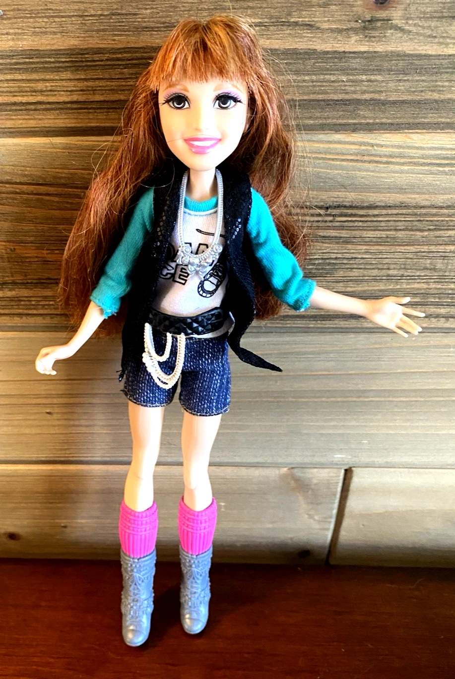 Disney V.I.P. Cece Jones Doll Shake It Up Channel VIP Bella Thorne