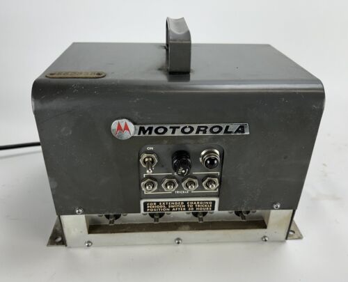 Vintage Motorola Radio Charger Power Supply Model NLN6029A - Picture 2 of 7