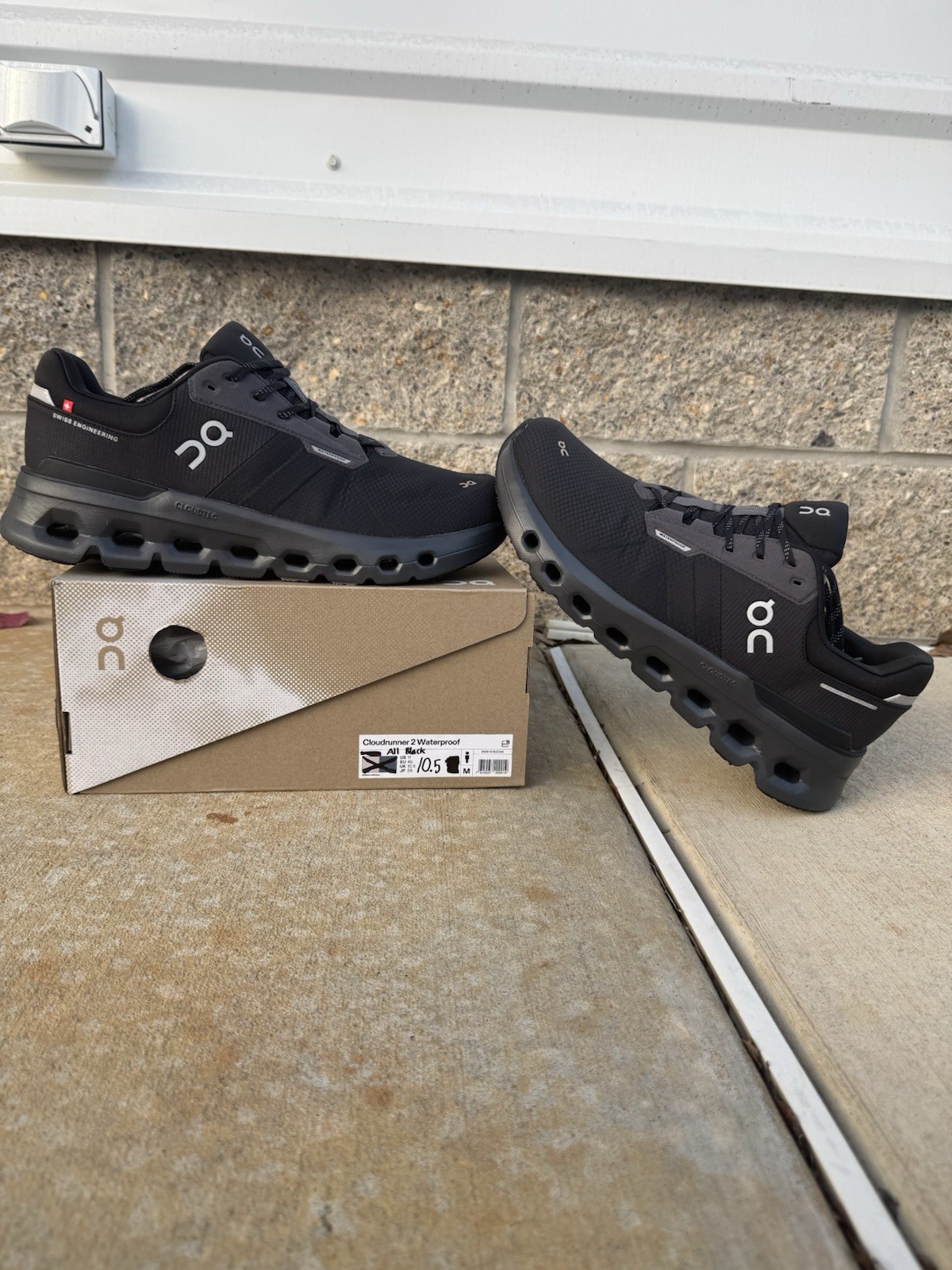 Size 10.5 - ON Cloudrunner 2 Waterproof Magnet Bl… - image 1