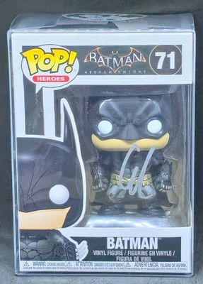 George Clooney signiert Batman - 71 Arkham Knight Funko Pop Heroes mit Echtheitszertifikat - AWM