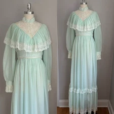 Vintage 1970’s Mint Green & Lace Cottagecore Maxi Dress Size Small