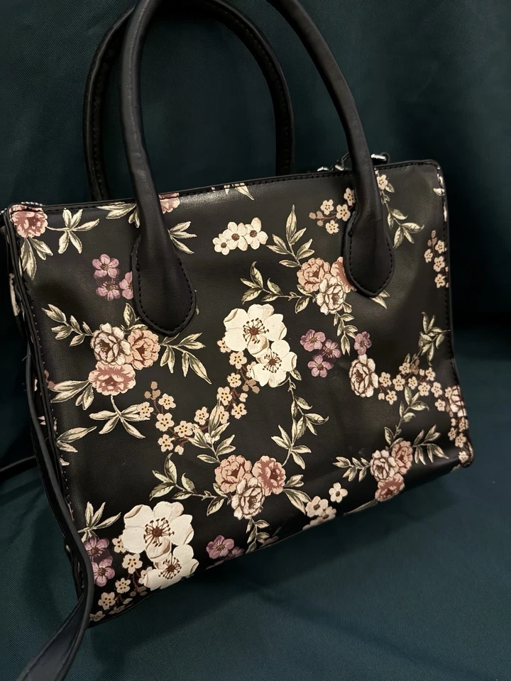 Bolso Cartera Nine West Floral - Negro con Flores Rosa y Crema - Correa Bandolera Foto 4 de 4