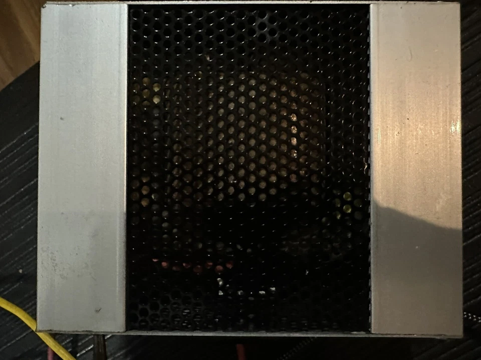 Tripp Lite PV 200 PowerVerter 200w 12v DC a 117v AC - Inversor de energía automotriz Foto 3 de 4