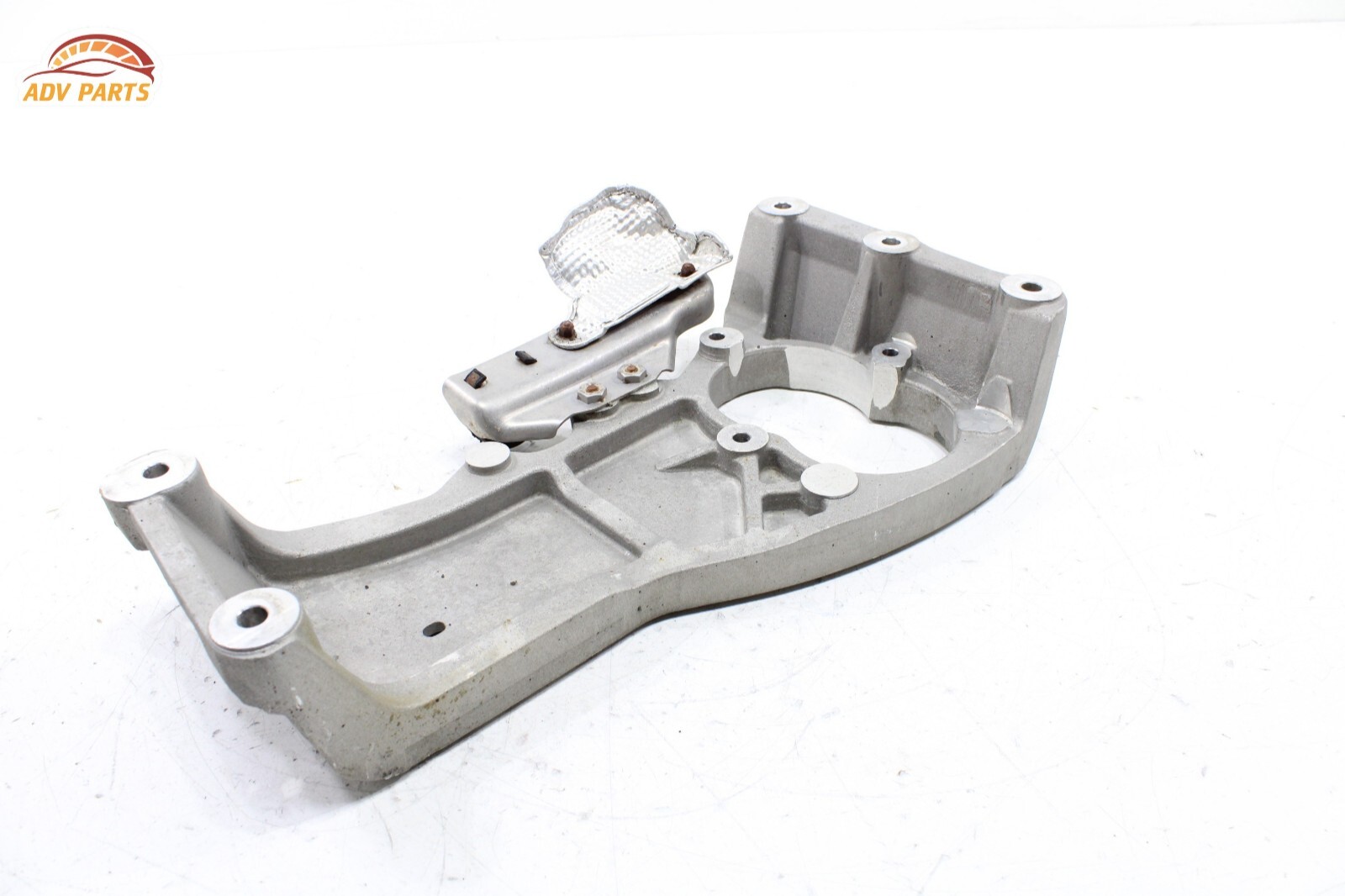 2017 - 2020 MASERATI LEVANTE TRANSMISSION GEARBOX MOUNT BRACKET OEM