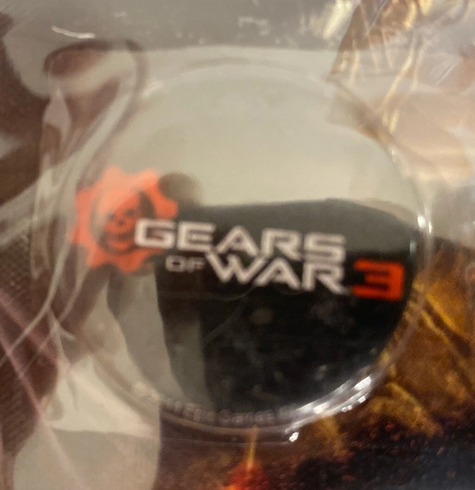 Gears of War 3 - 5 Piece Button Set NECA Epic Games 2011 New Sealed - Image 2 of 4