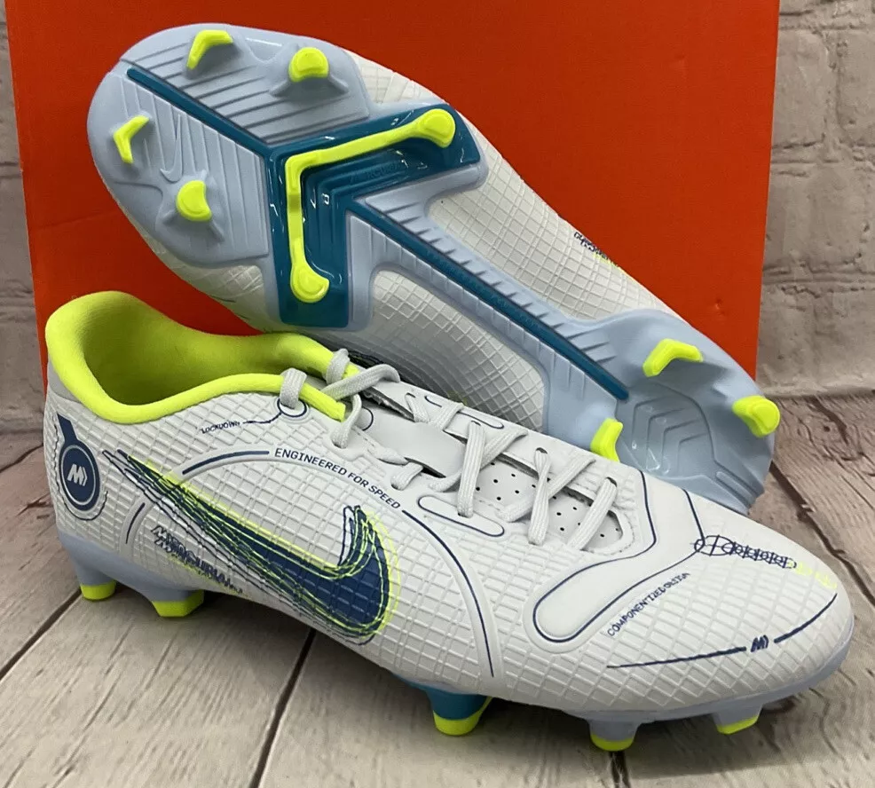 Soccer shoes store size 14