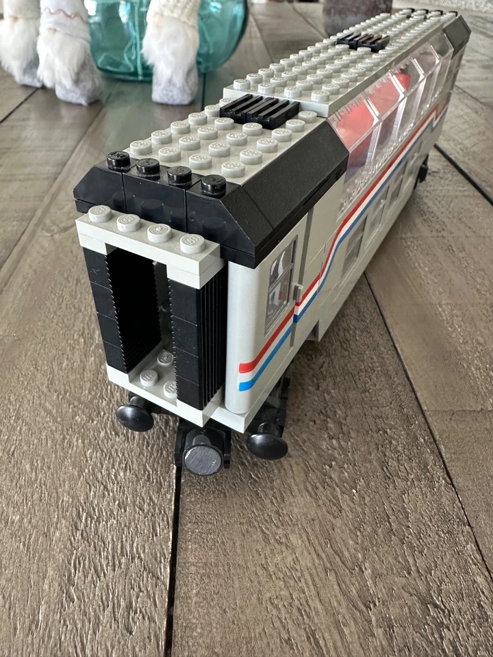 LEGO Trains: Railroad Club Car (10002) Metroliner Look. Foto 4 de 4