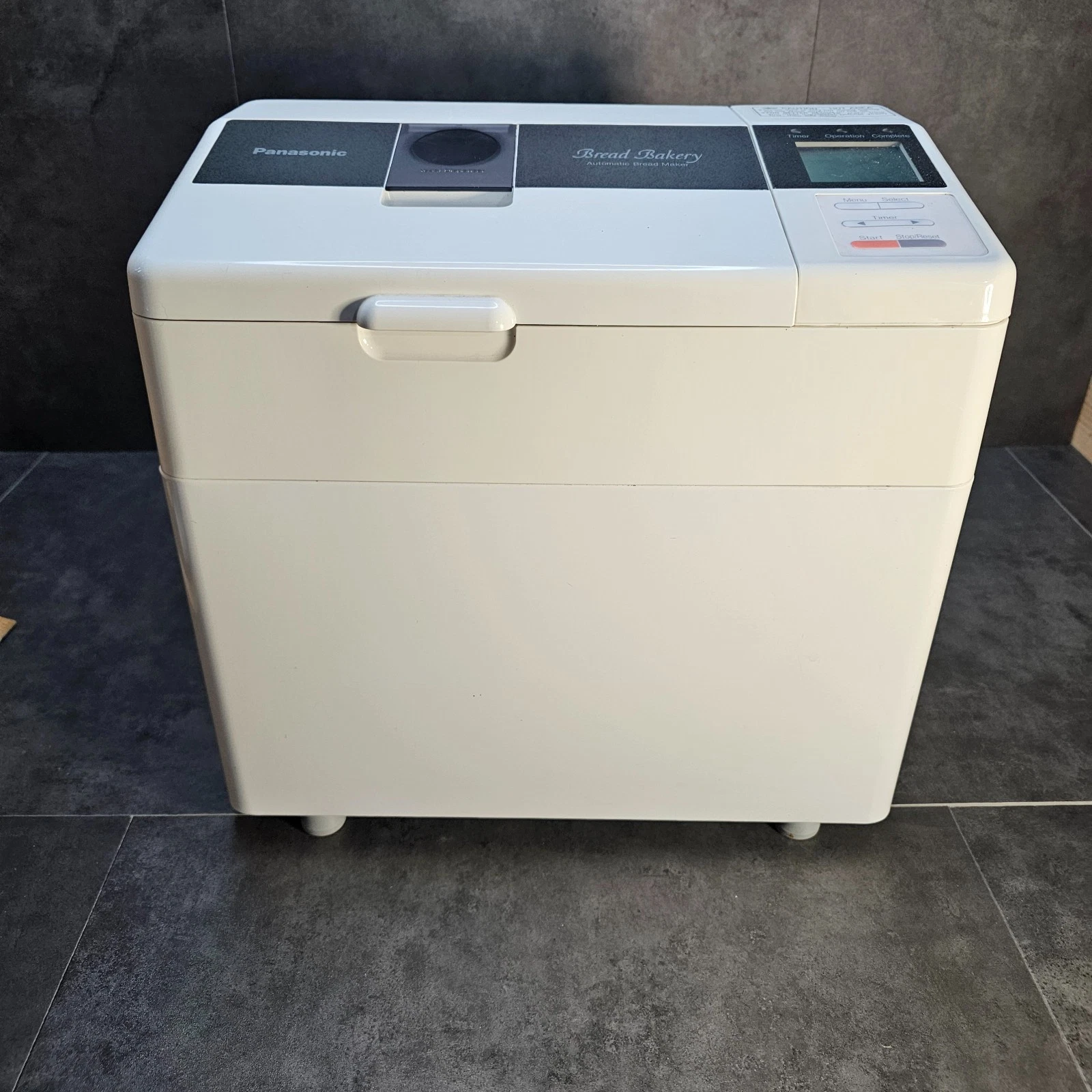 Panasonic Automatic Bread Maker Model SD-BT65P /120v / 630 watt / White / Tested