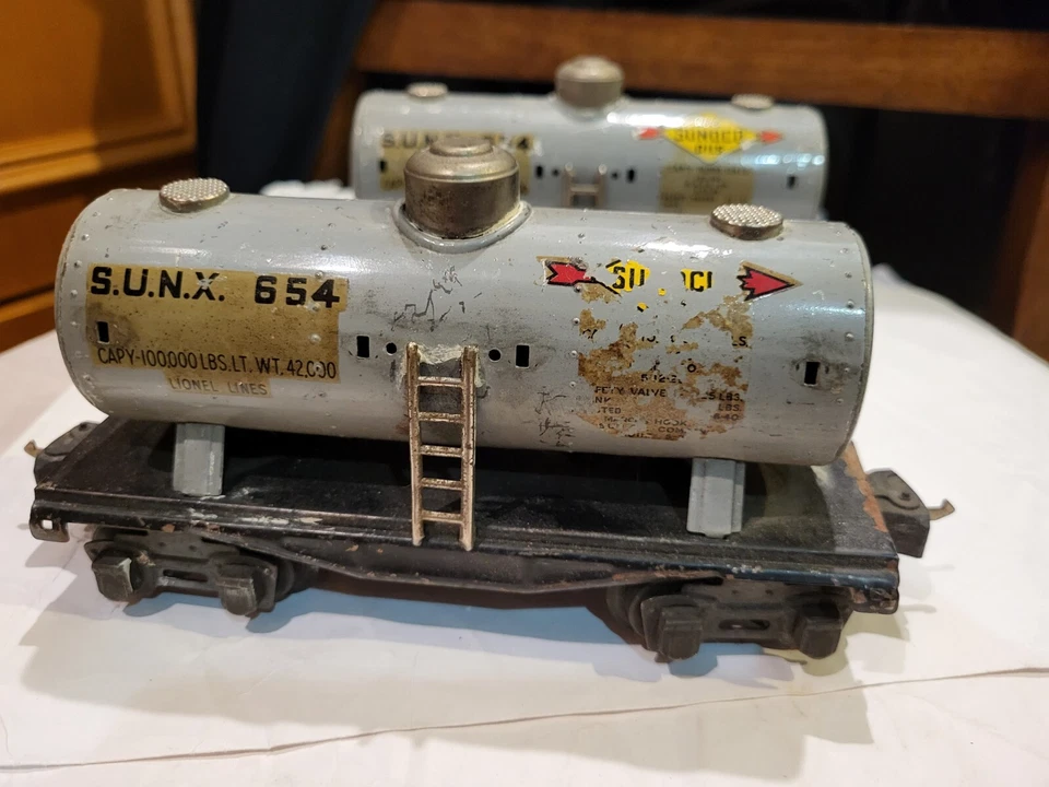 2 Vintage Lionel Lines Train Car SUNX 2654 Gas Sunoco Oils Railroad Tanker - Image 2 of 4
