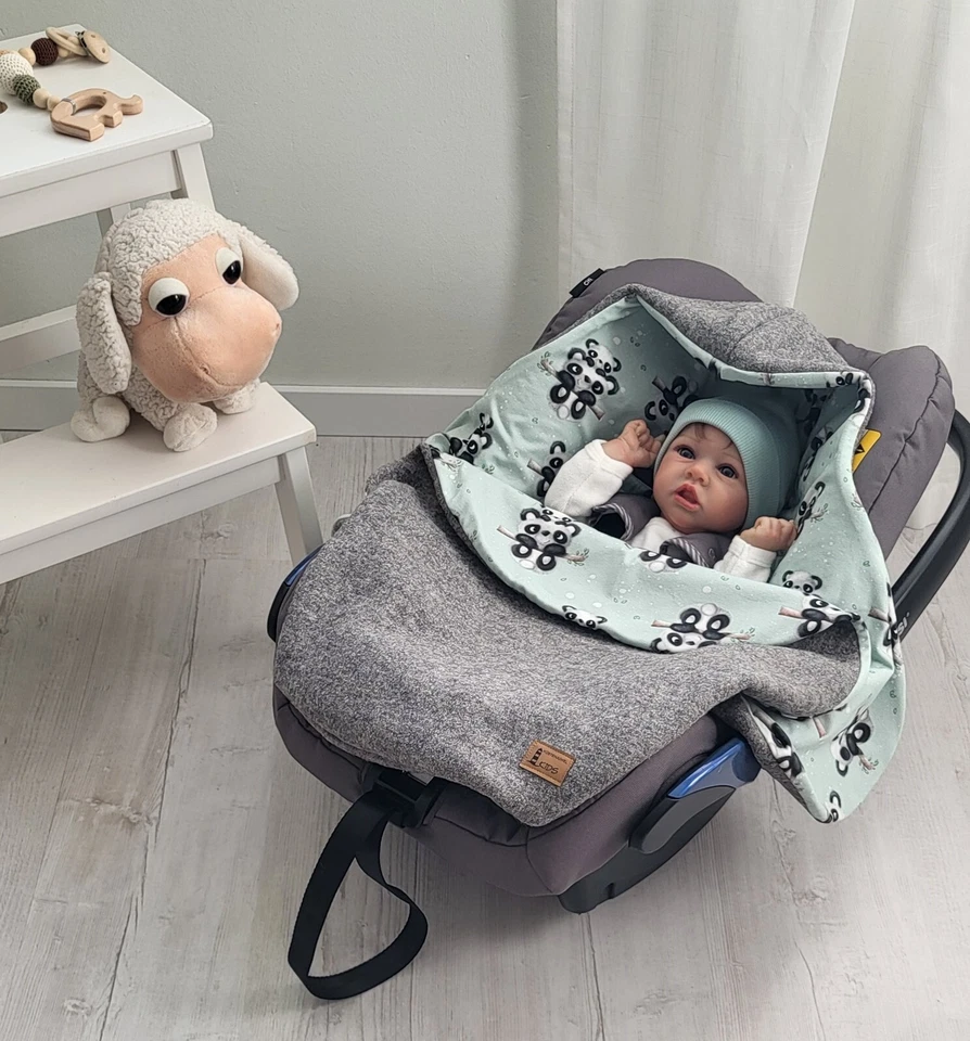 Kuschelige Einschlagdecke für Babyschale aus 100% Wollwalk, Wolle-Grau- Pandas