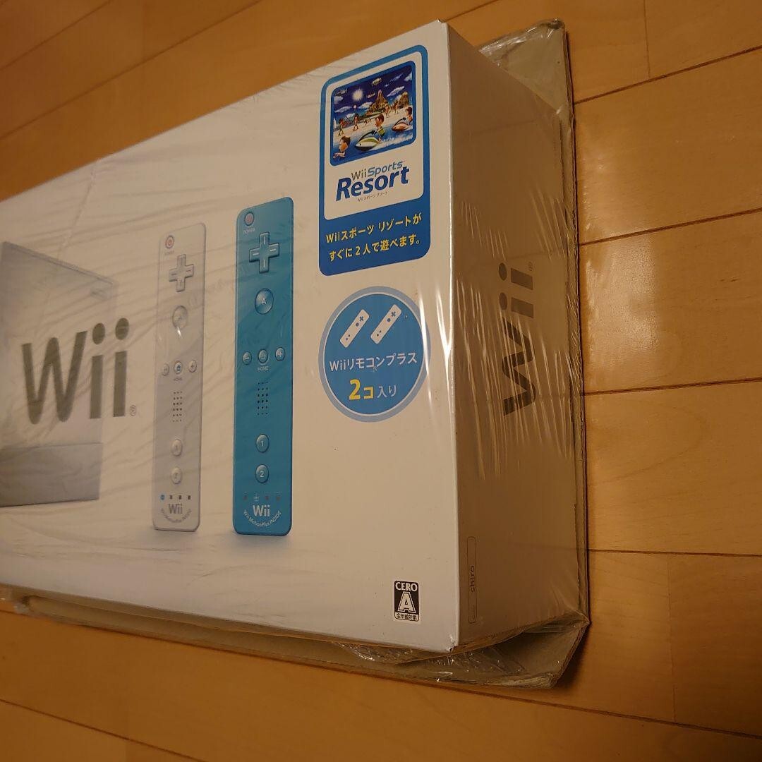 Nintendo Wii Sports Resort Console Bundle w/ 2 Remote Controls