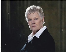 JUDI DENCH SIGNED 8X10 PHOTO AUTHENTIC AUTOGRAPH