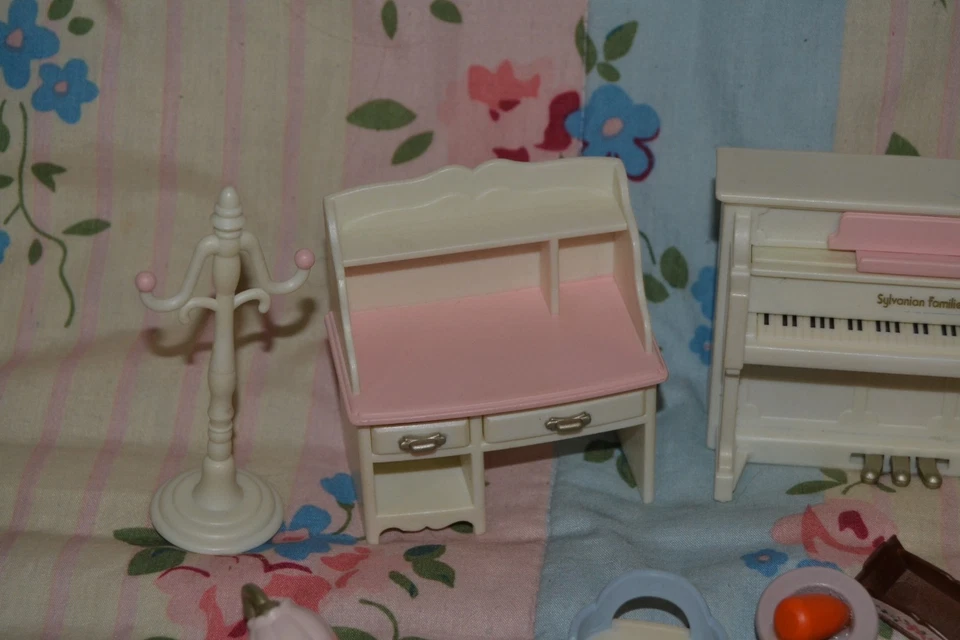 Bundle Vintage Sylvanian Families Furniture - Image 2 of 4