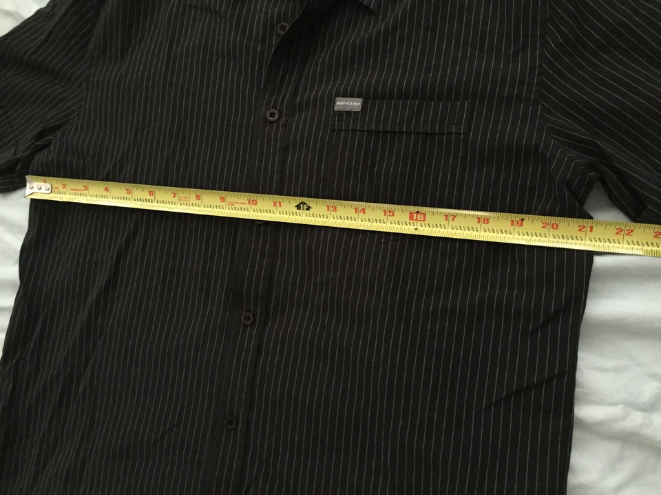 Rip Curl Button Down Black & Stripe Casual Short Sleeve Shirt Men's Medium - Image 4 of 4