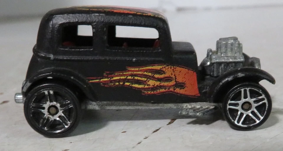 1968 Hot Wheels RARE Classic '32 Ford Coupe Vicky Flat Black with Orange Flames - Image 2 of 4