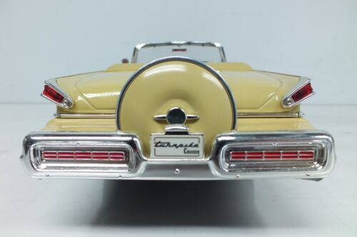 1957 Mercury Turnpike Cruiser Convertible Road Signature 1:18 Die Cast - Picture 4 of 10