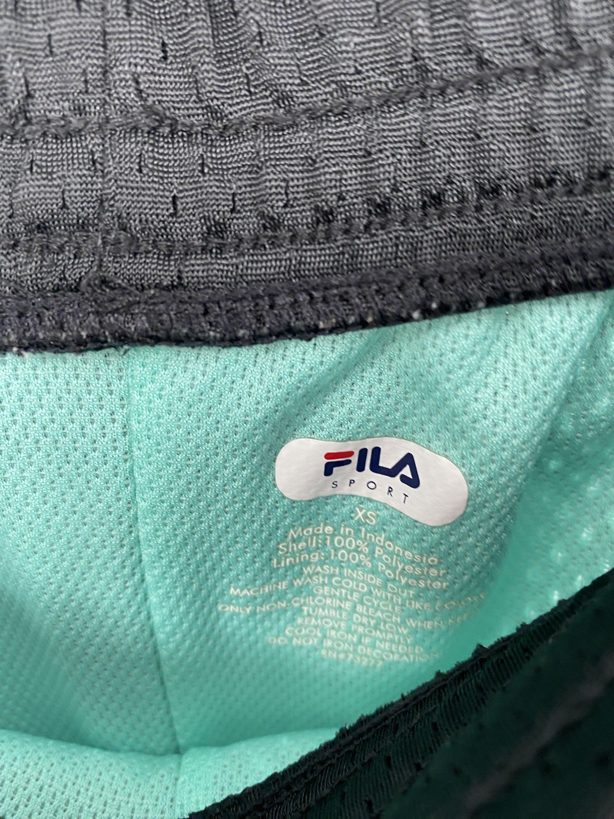 Pantaloncini sportivi Fila neri e verdi con rete traspirante taglia XS ��