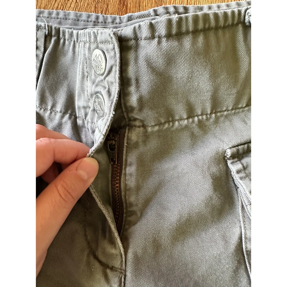 Calvin Klein Vtg Green Low Rise Cargo Shorts Size 4 - Image 3 of 4