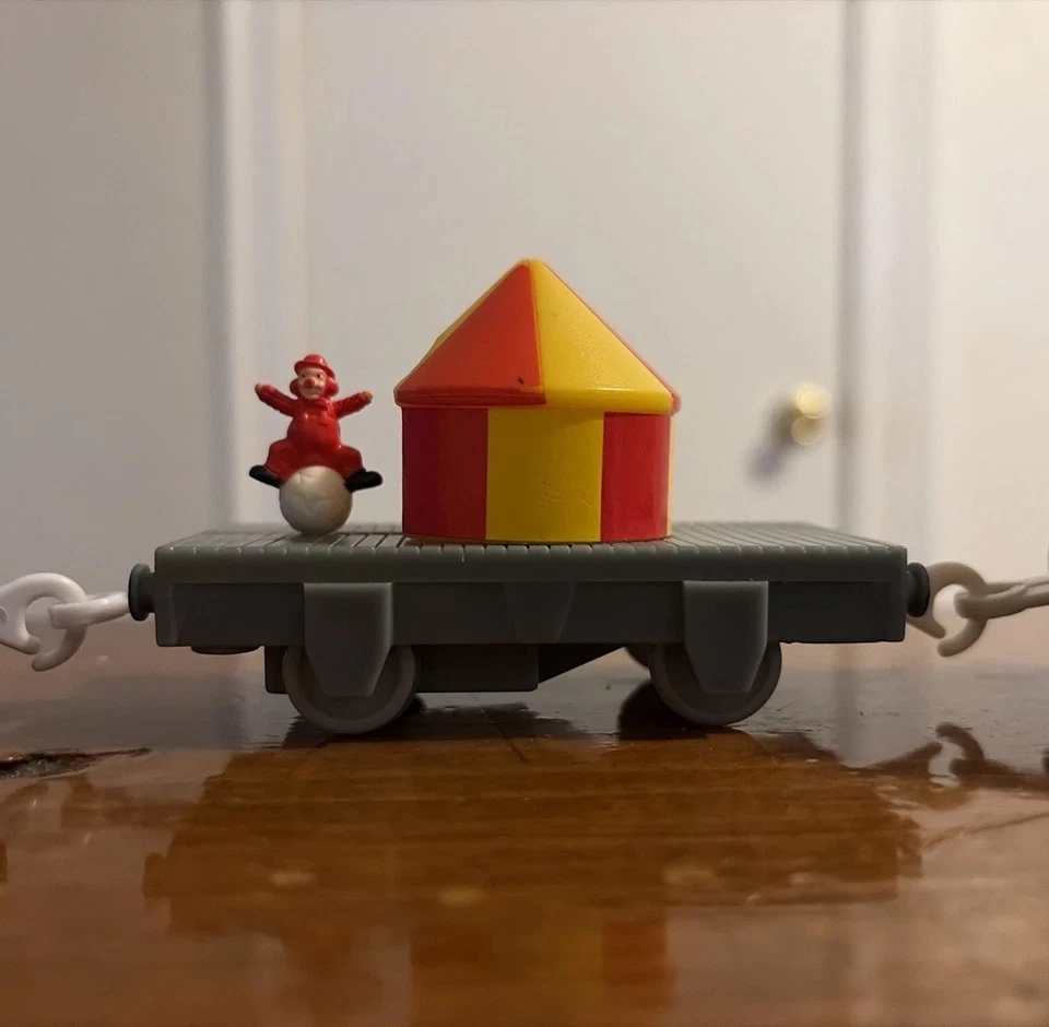 Thomas & Friends 2008 Trackmaster ROSIE'S FUN FAIR ESPECIAL Juego de Coches de Carnaval Foto 4 de 4