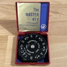 Vintage Chromatic Pitch Pipe Instrument The Master Key WM Kratt Co A-440 13 Keys