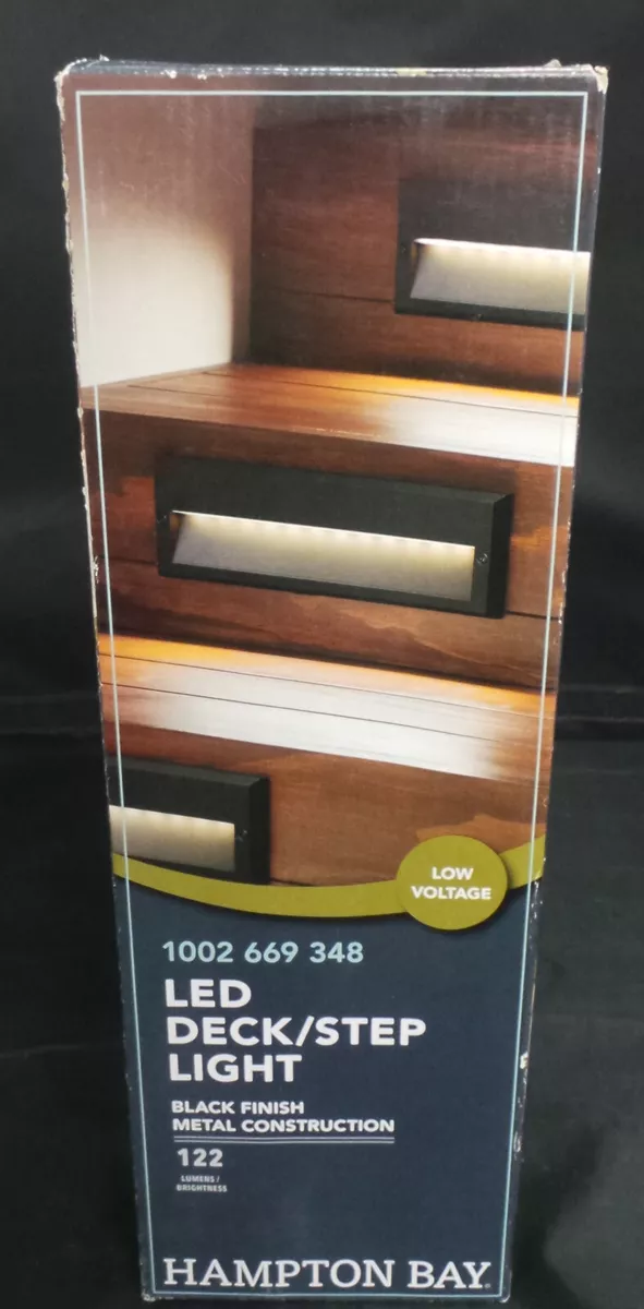 HAMPTON BAY LED DECK STEP LIGHT BLACK FINISH METAL CONSTRUCTION 1002 669 348