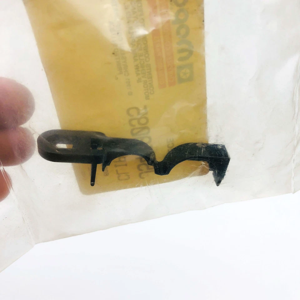 Mopar 5459095 Clip Transfer Case OEM NOS 1981-86 Jeep CJ 5-8 Scrambler Sealed Foto 2 de 4