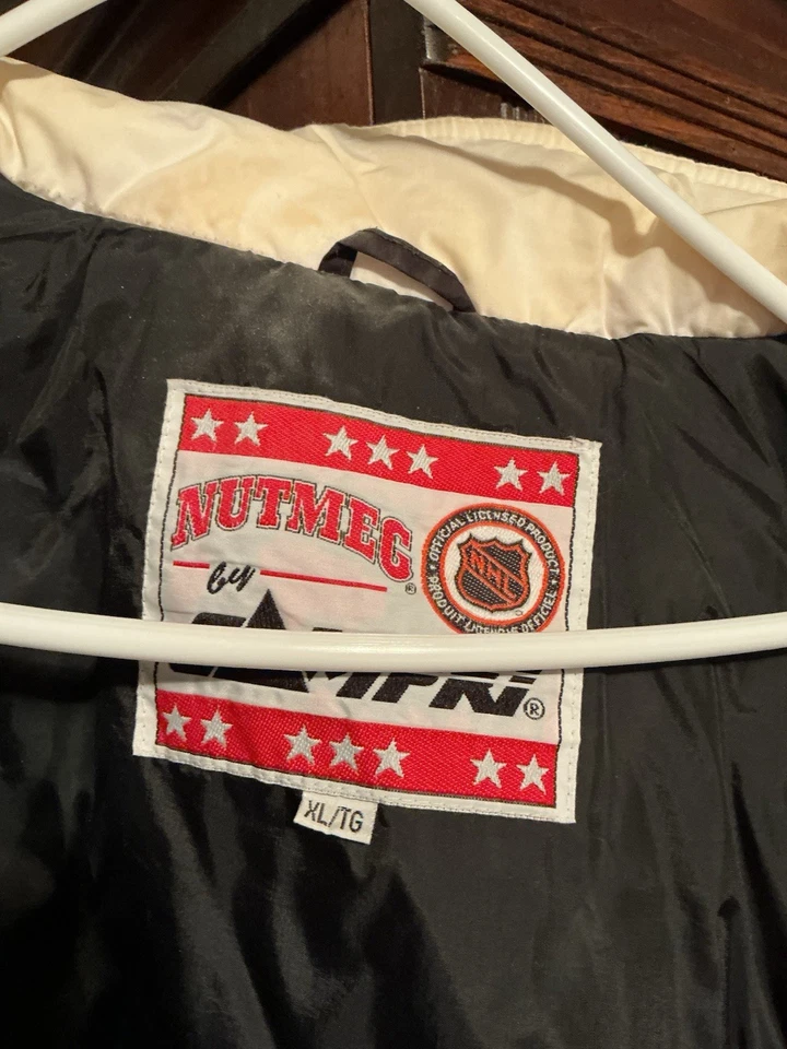 Detroit Red Wings Nutmeg Hockey Jacket Size XL Vintage 90s NHL Hockey Jacket - Image 2 of 4