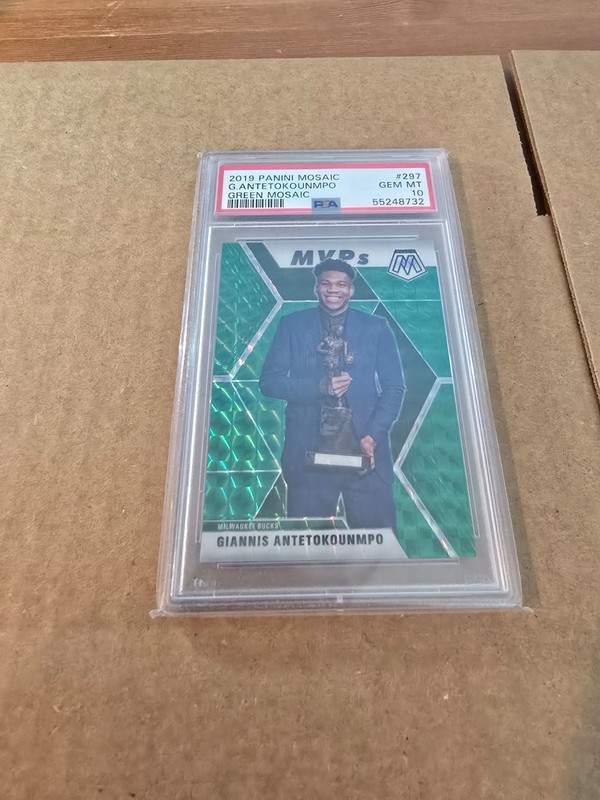 2019 Panini Mosaic #297 MVPs  Green Mosaic - Giannis Antetokounmpo - PSA 10
