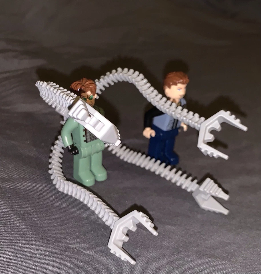Лот товаров мини фигурки LEGO Junior Spider-Man Doc Ock and Harry Osborn 4860 - Изображение 2 из 3