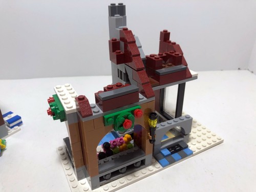 LEGO Christmas: Winter Toy Shop 10199, partial Winter Village Bakery 10216 descr - Picture 7 of 9