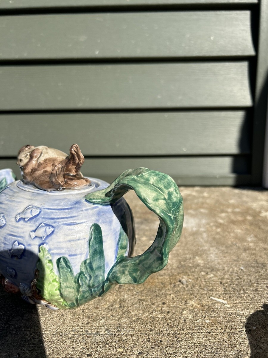 Takahashi San Francisco Japan Otter Teapot, Hand Painted. Perfect