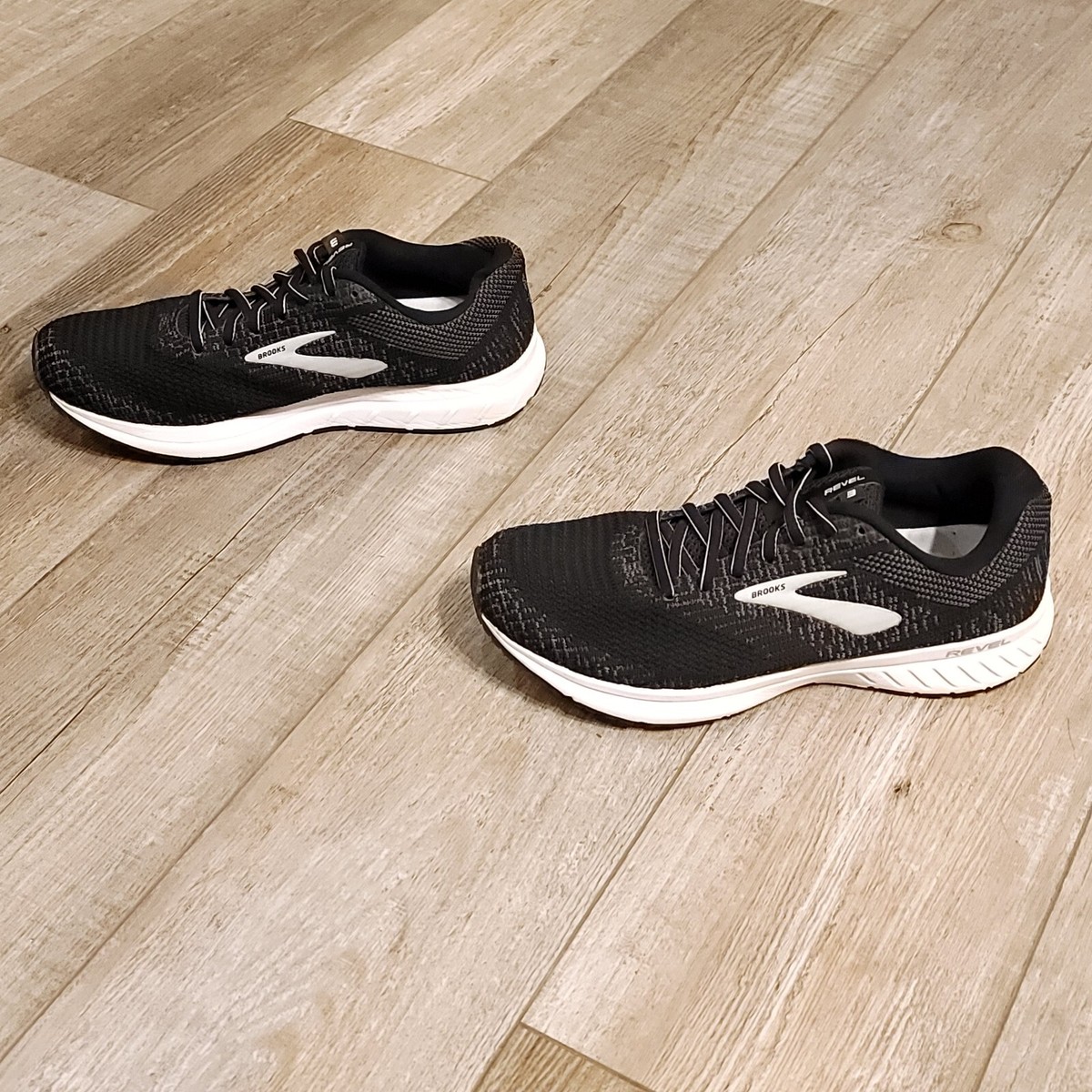 Brooks Mens Revel 3 Black Running Jogging Athletic Shoes  display picture 3