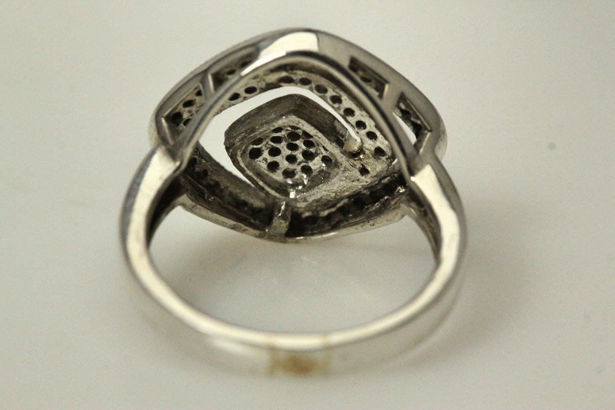 925 Sterling Silver Size 7.5 Diamond Chip Swirl Design Ring 925 Sterling Silver Size 7.5 Diamond Chip Swirl Design Ring