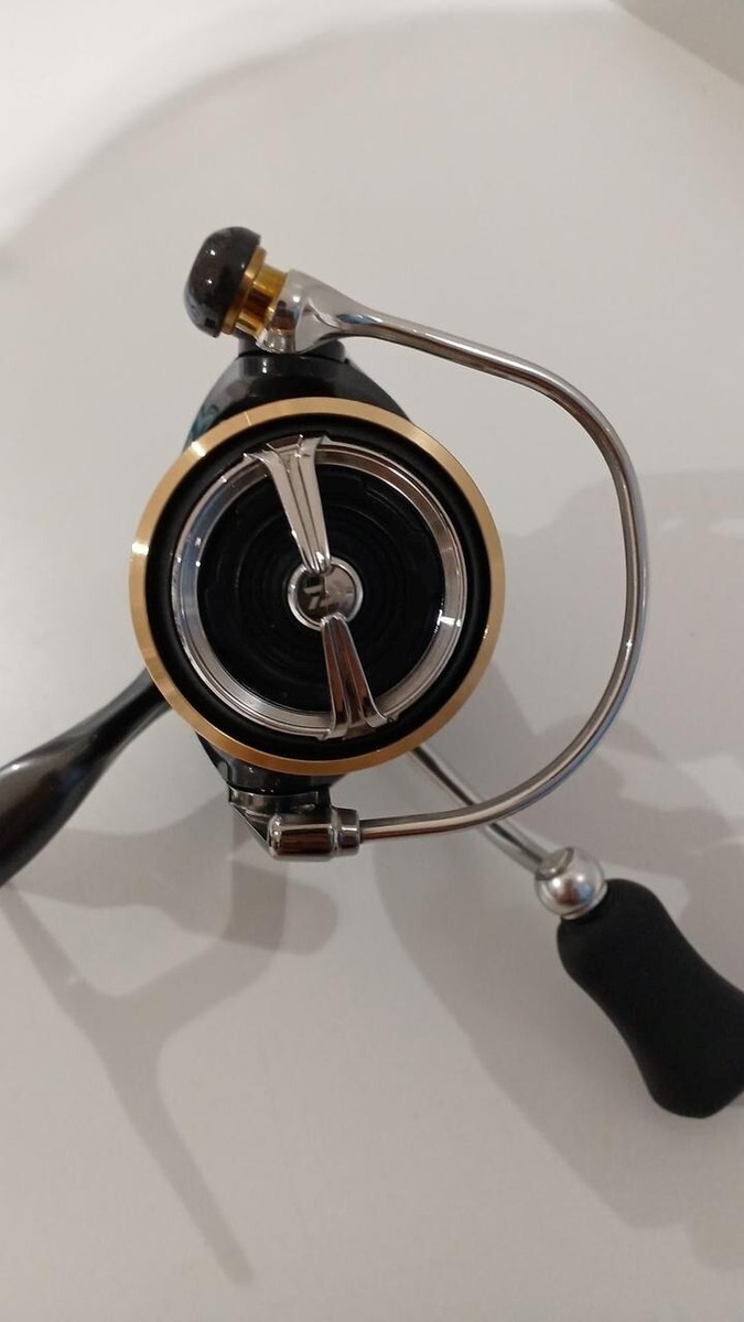 Direct from Japan Spinning reel DAIWA: 20LUVIAS FC LT 2000S