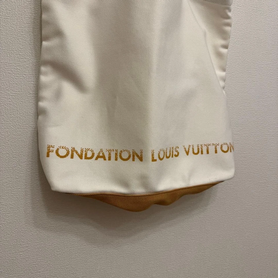 Louis Vuitton White Canvas Fondation Museum Limited Edition Tote Bag Used - Image 2 of 4